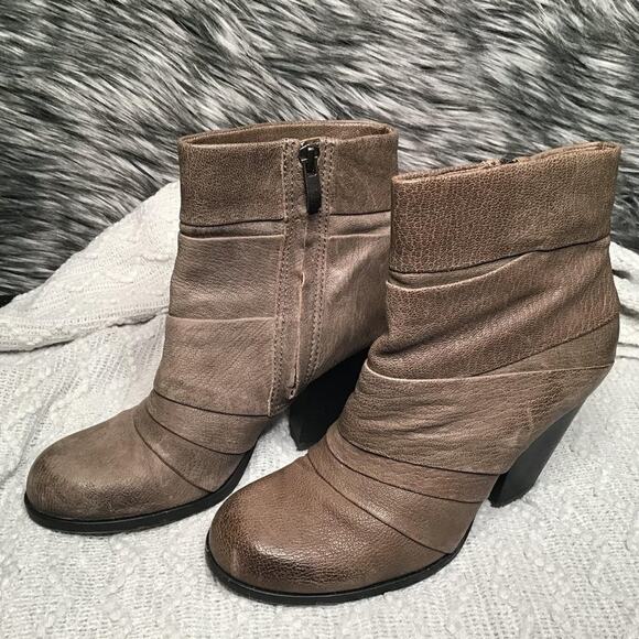 Vince Camuto Shoes - Vince Camuto Ankle Boots 7B